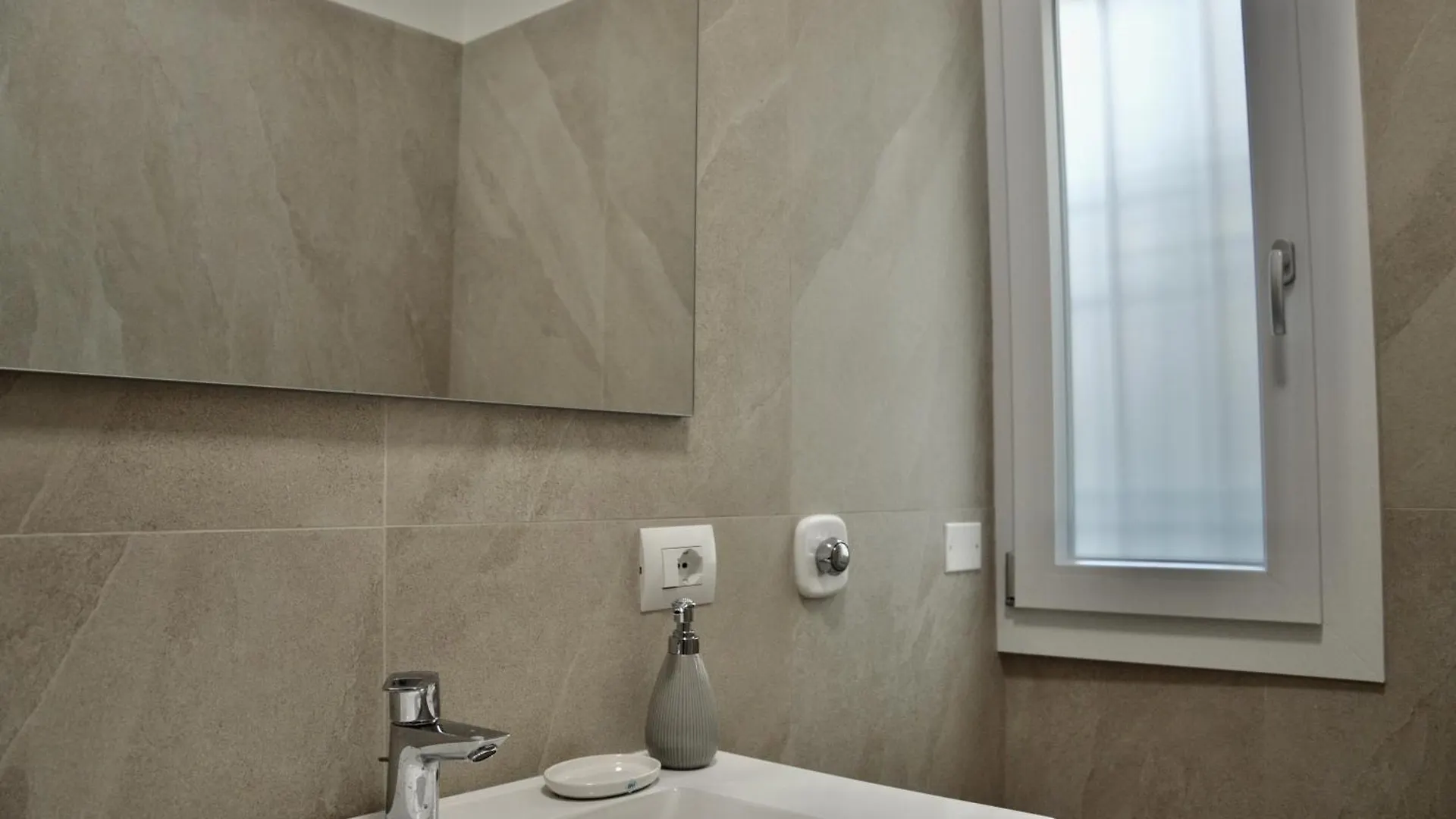 Turris Apartments - Villa Laura Bologna 0*,  Italy